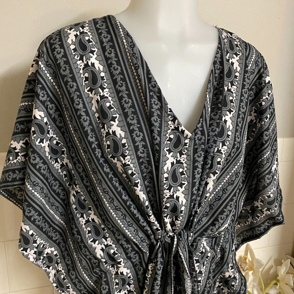 Woman V-Neck Black Geometric Tunic Cover up Blouse - Picture 3 of 9